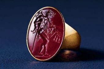 【婦人画報】人生を変えた「骨董」プロポーズにもらった古代ローマの瑪瑙（めのう）のリング　公開されました！